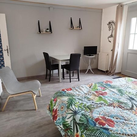 Le Cheval Blanc Hotell Carrouges Eksteriør bilde